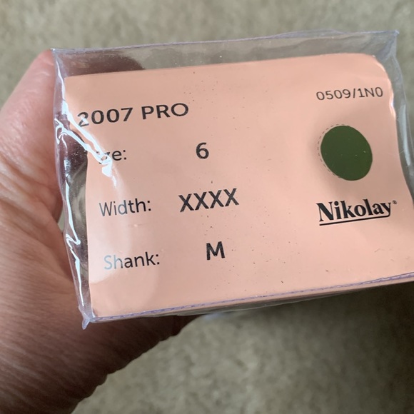 Nikolay 2007 Pro Pointe Shoes - size 6, 4x width - Picture 2 of 5